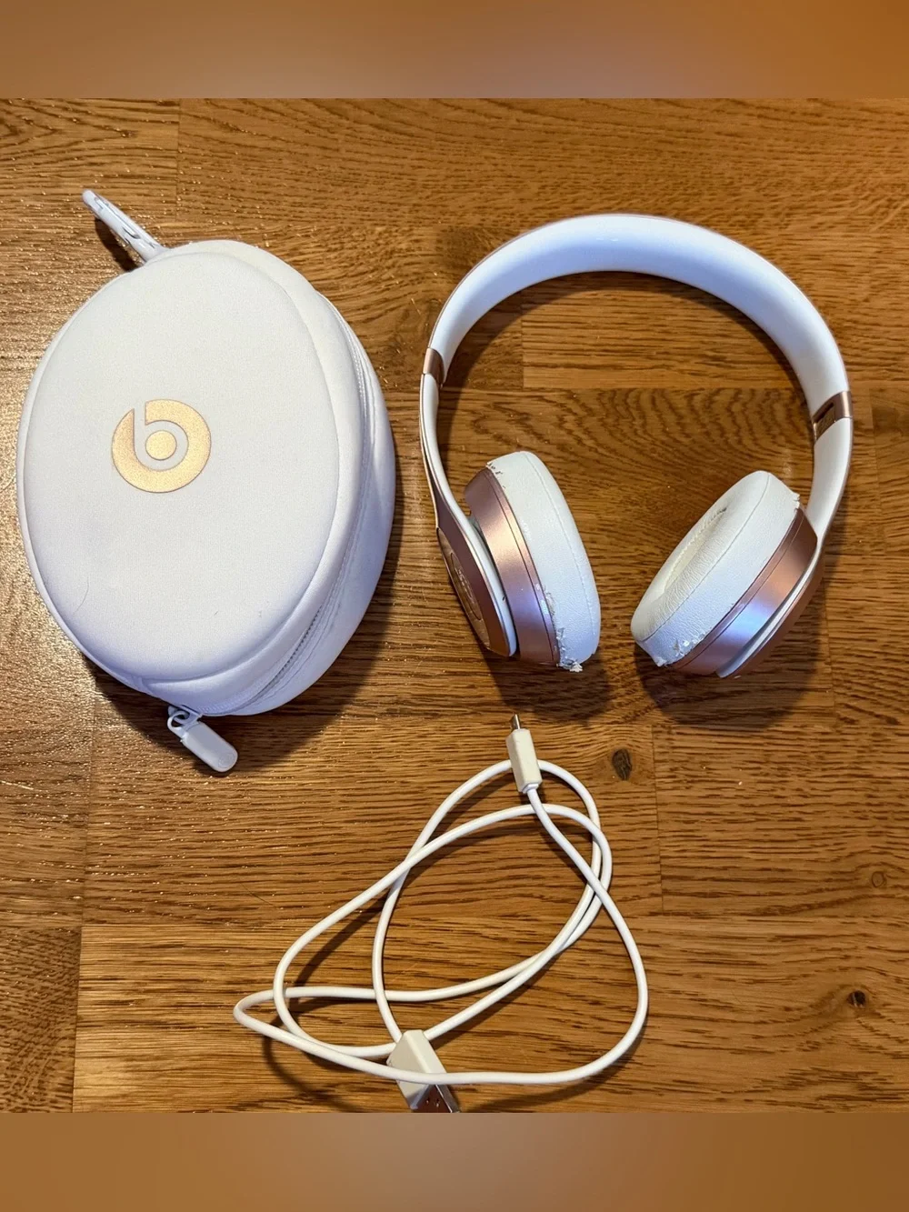 Beats Solo3 Wireless Headphones in Rose Gold - Picture 9 of 16